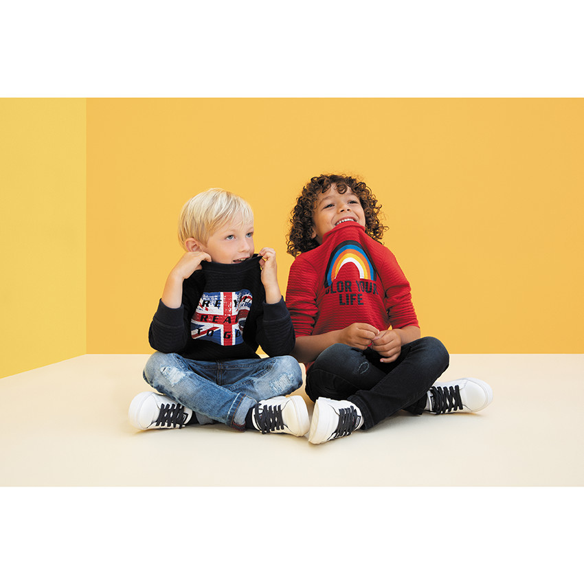 Baskets basses à  bandes contrastées et lacets 