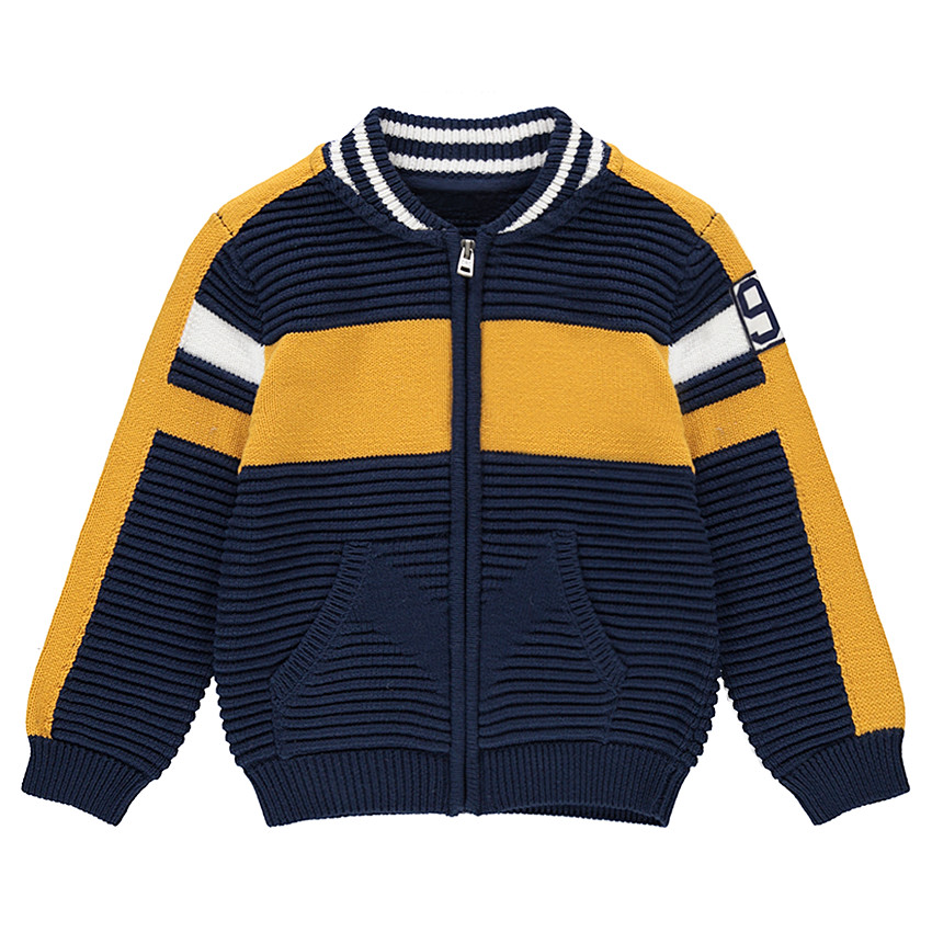 Chaqueta de punto otomano con rayas que contrastan y número cosidos 