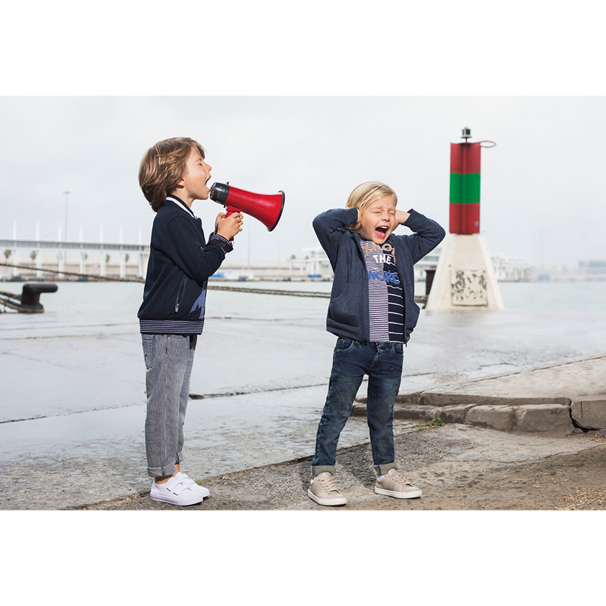 Vaqueros efecto arrugado y desgastado con doble cintura elástica y bordados 