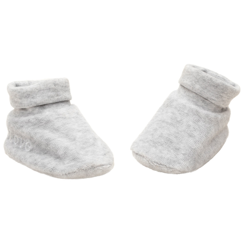 Zapatillas de terciopelo con inscripciones bordadas  