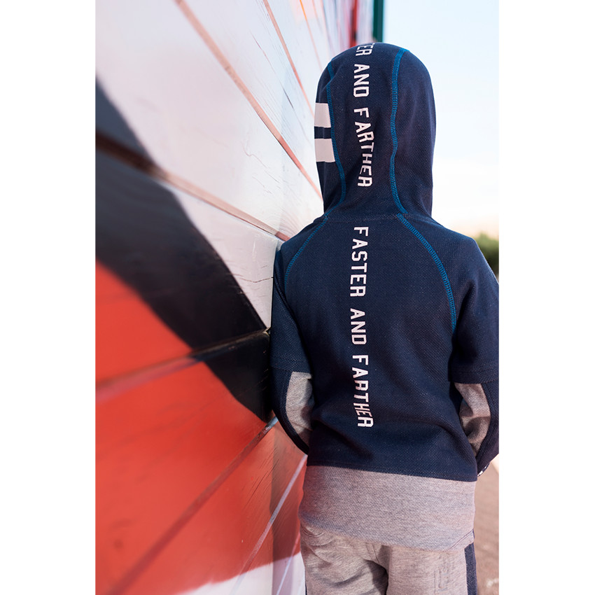 Sudadera de felpa con capucha, estampado de estilo deportivo y bolsillos con cremallera 