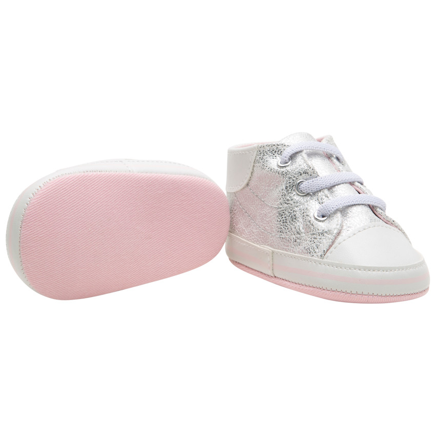 Zapatillas flexibles para bebé plateadas con elásticos 
