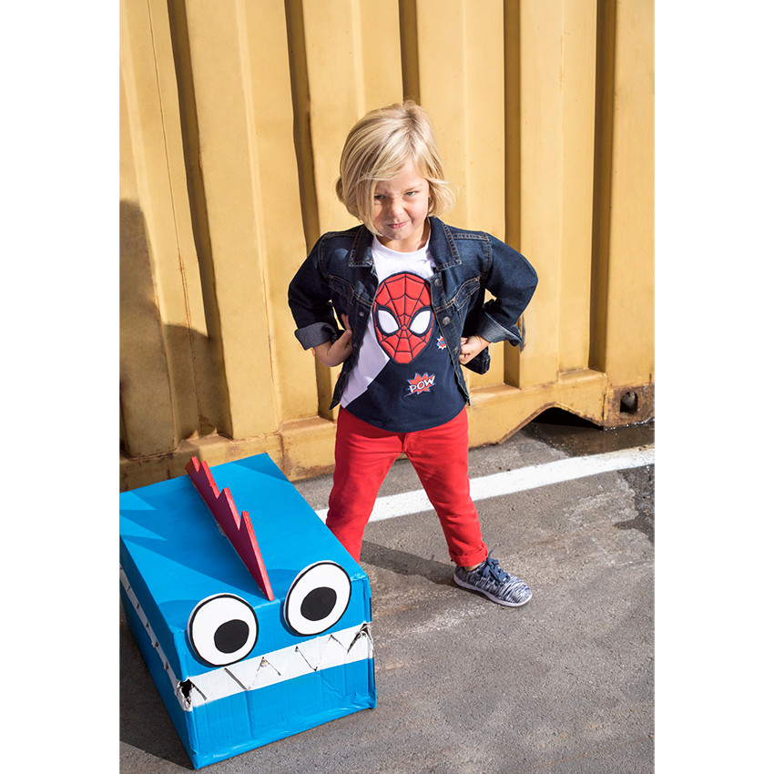 Chaqueta vaquera desgastada con bolsillo con botones a presión 