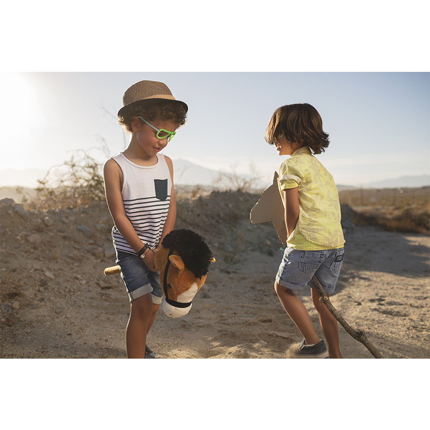 Bermudas vaqueras efecto desgastado con cintura elástica y parches de fantasía  