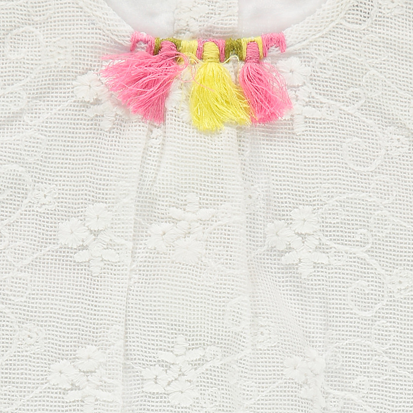 Vestido sin mangas de encaje con bordados y pompones  