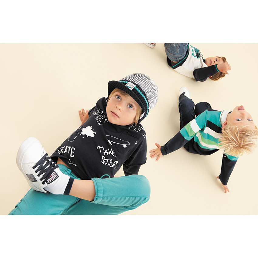 Baskets basses à  bandes contrastées et lacets 